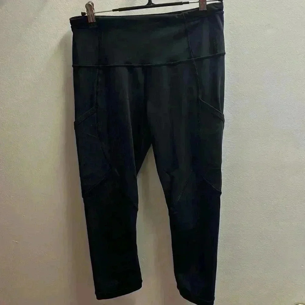 Lululemon Black Cropped Workout Pants-Size 6